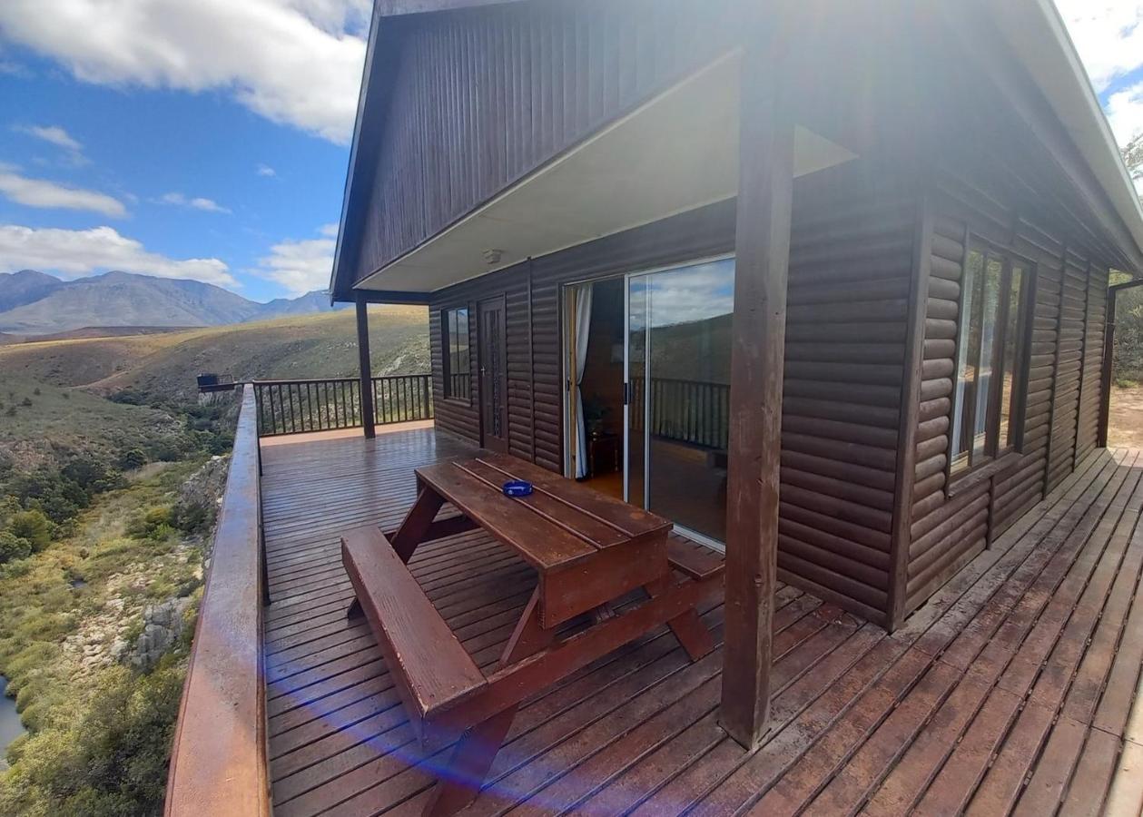 Eagle Falls Country & Adventures Lodge